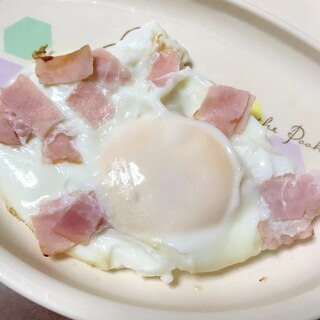 ハムを食べやすいハムエッグ